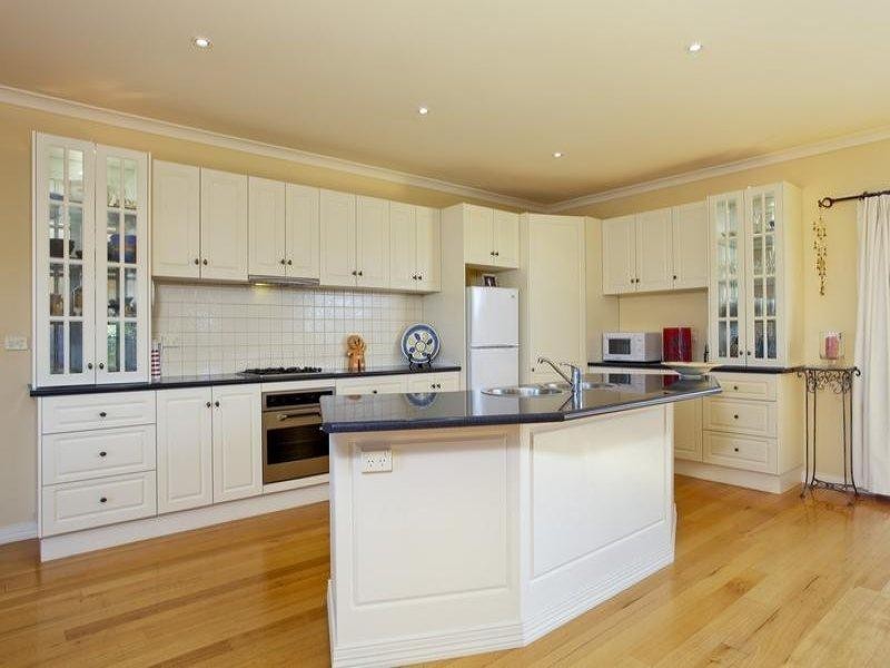 2/11 Hines Court, Kangaroo Flat VIC 3555