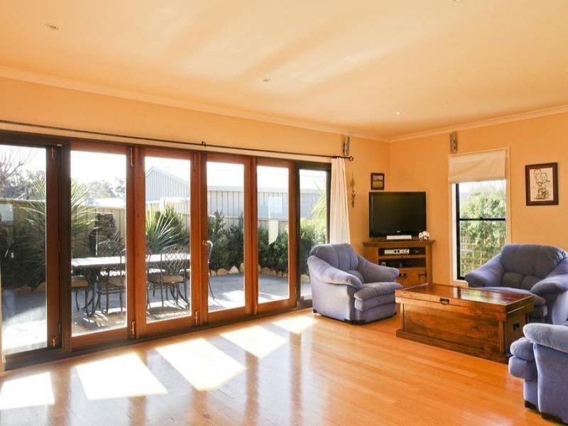 2/11 Hines Court, Kangaroo Flat VIC 3555