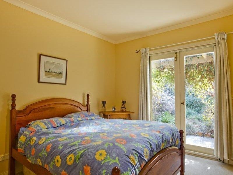 2/11 Hines Court, Kangaroo Flat VIC 3555