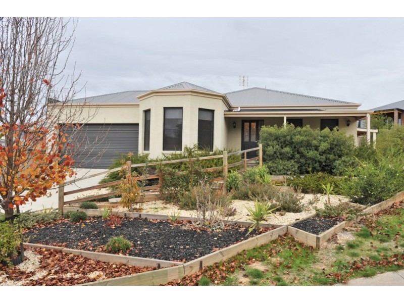 17 Yurunga Drive, Mckenzie Hill VIC 3451