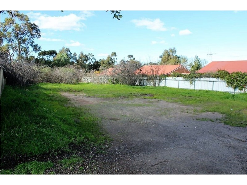 27 Sandhurst Road, California Gully VIC 3556