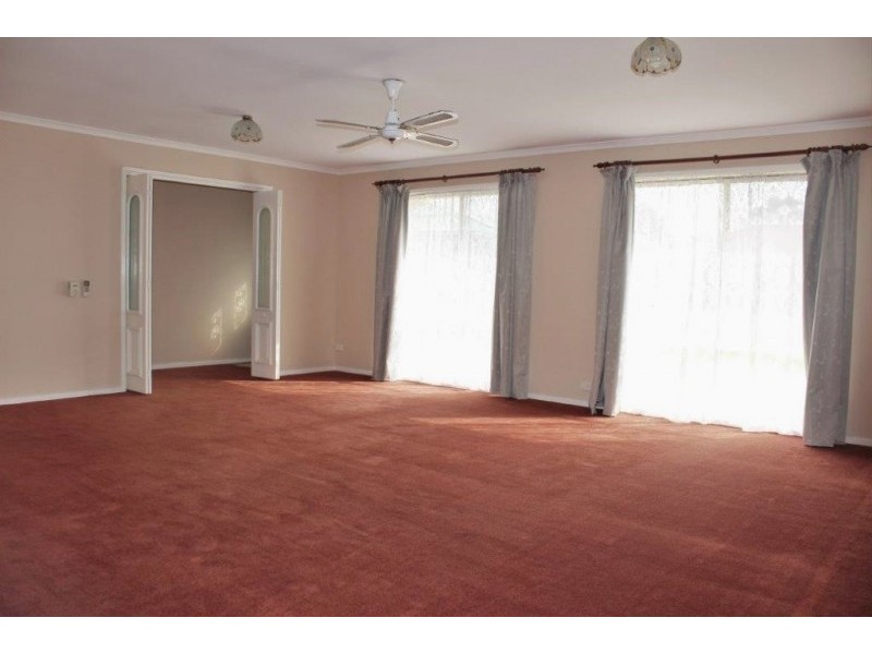 9 Pattison Drive, Kangaroo Flat VIC 3555