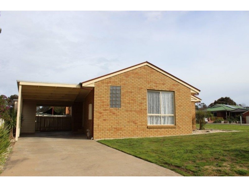 9 Pattison Drive, Kangaroo Flat VIC 3555