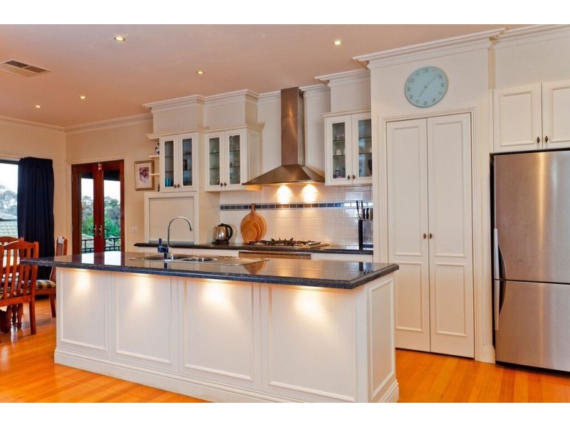 6 Hansa Court, Kangaroo Flat VIC 3555