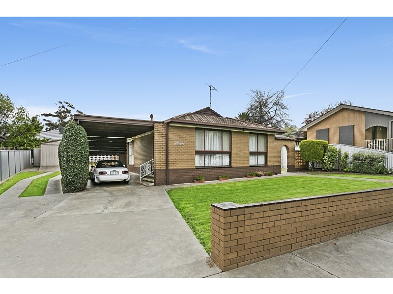 3 Clarence Avenue, Kennington VIC 3550