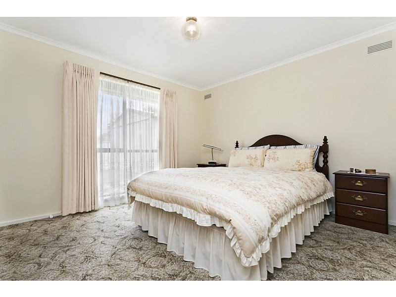 3 Clarence Avenue, Kennington VIC 3550