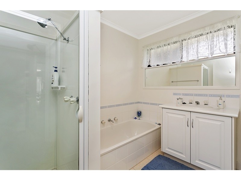 3 Clarence Avenue, Kennington VIC 3550