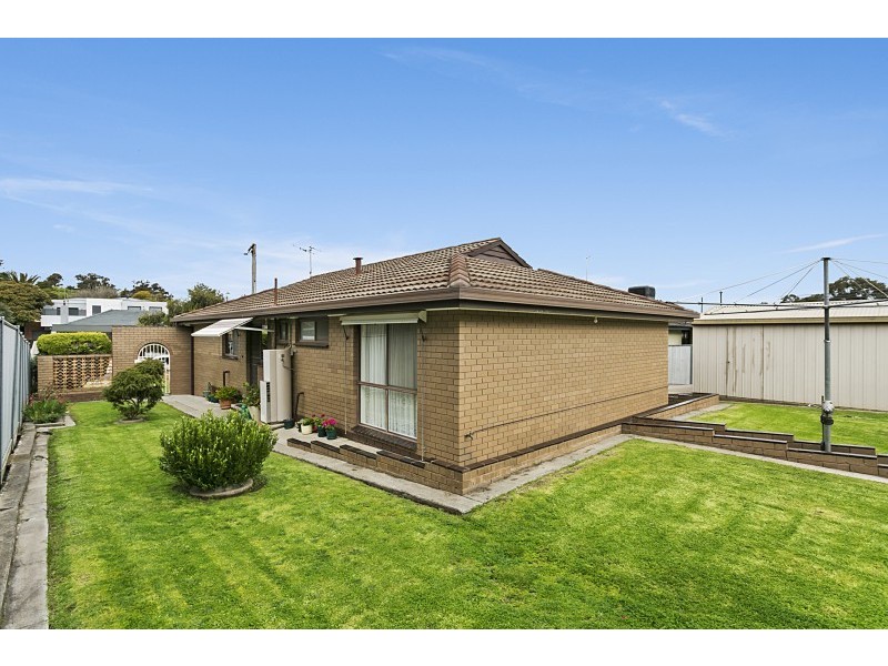 3 Clarence Avenue, Kennington VIC 3550