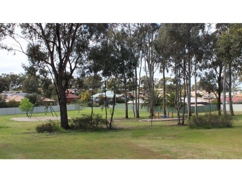 126 Olympic Parade, Kangaroo Flat VIC 3555