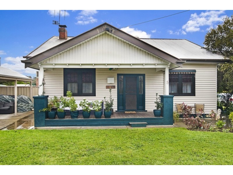 5 Station Street, Kangaroo Flat VIC 3555