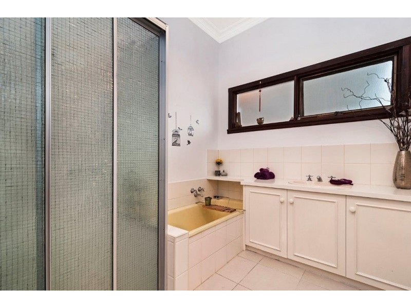 5 Station Street, Kangaroo Flat VIC 3555