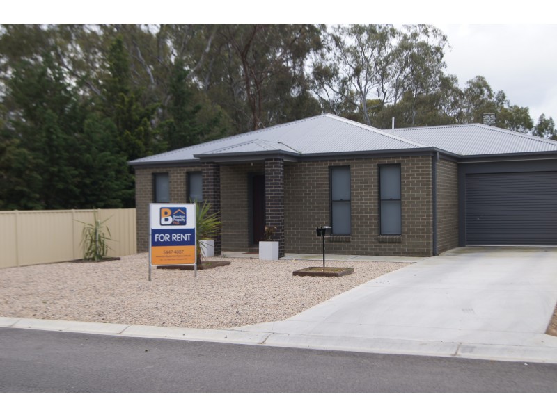 1 Clarcol Crescent North, Kangaroo Flat VIC 3555