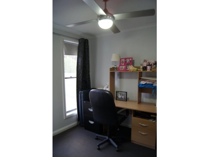 1 Clarcol Crescent North, Kangaroo Flat VIC 3555