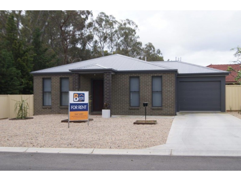 1 Clarcol Crescent North, Kangaroo Flat VIC 3555