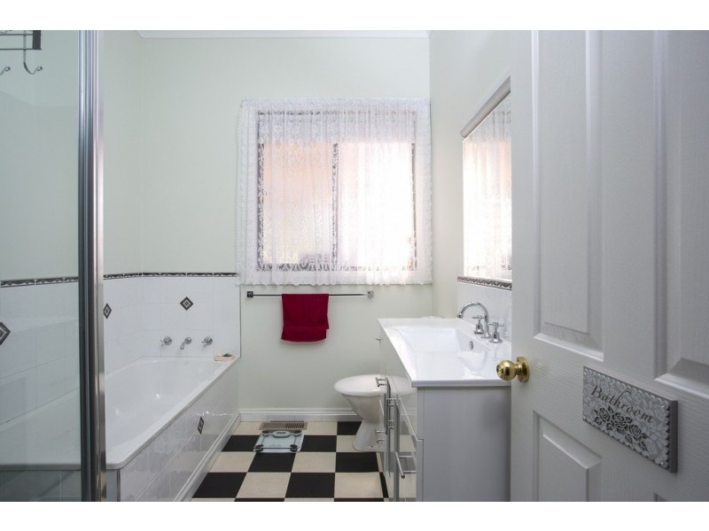 64 Sparrowhawk Road, West Bendigo VIC 3550