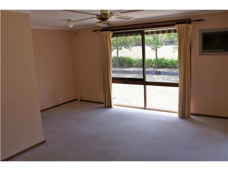 21 Burns Street, Spring Gully VIC 3550