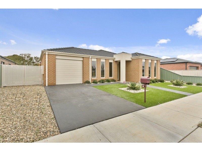 2 Triplett Avenue, Ascot VIC 3551