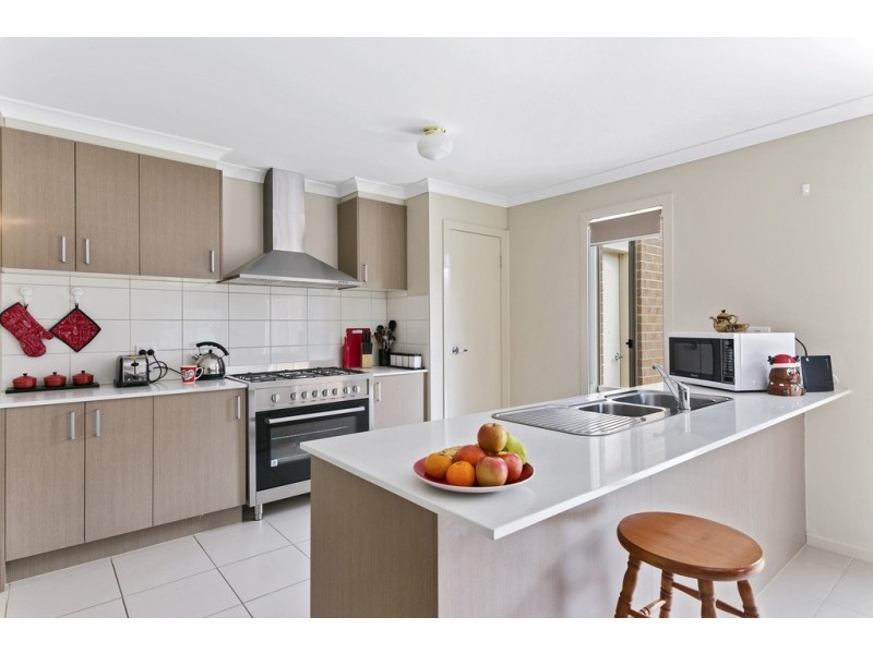 2 Triplett Avenue, Ascot VIC 3551