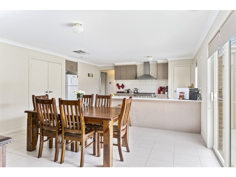 2 Triplett Avenue, Ascot VIC 3551