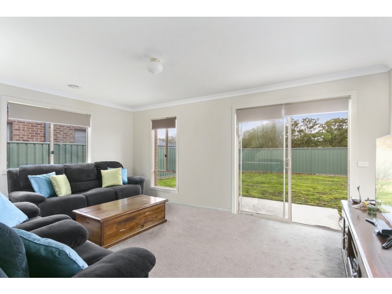 2 Triplett Avenue, Ascot VIC 3551