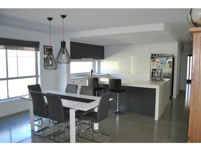 50 Janelle Drive, Maiden Gully VIC 3551