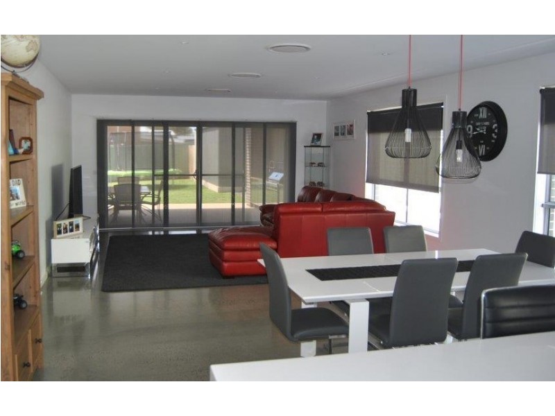 50 Janelle Drive, Maiden Gully VIC 3551