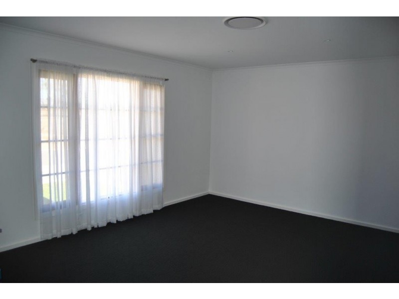 50 Janelle Drive, Maiden Gully VIC 3551