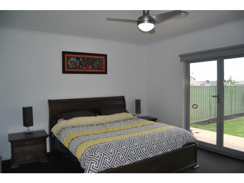 50 Janelle Drive, Maiden Gully VIC 3551