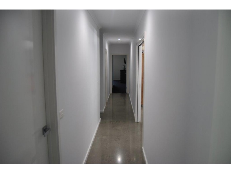 50 Janelle Drive, Maiden Gully VIC 3551