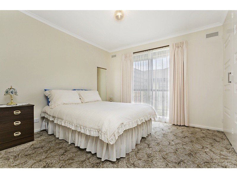 3 Clarence Avenue, Kennington VIC 3550