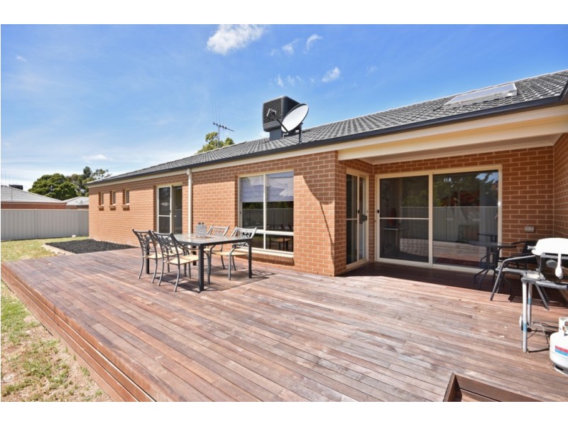 12 Wattle Court, Epsom VIC 3551