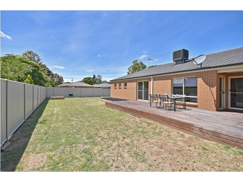 12 Wattle Court, Epsom VIC 3551