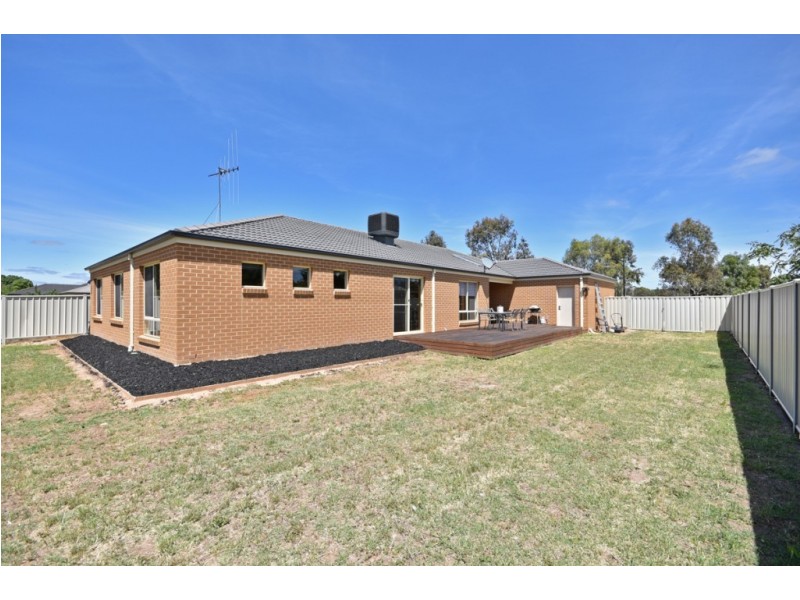 12 Wattle Court, Epsom VIC 3551