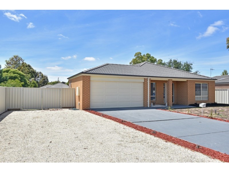 12 Wattle Court, Epsom VIC 3551