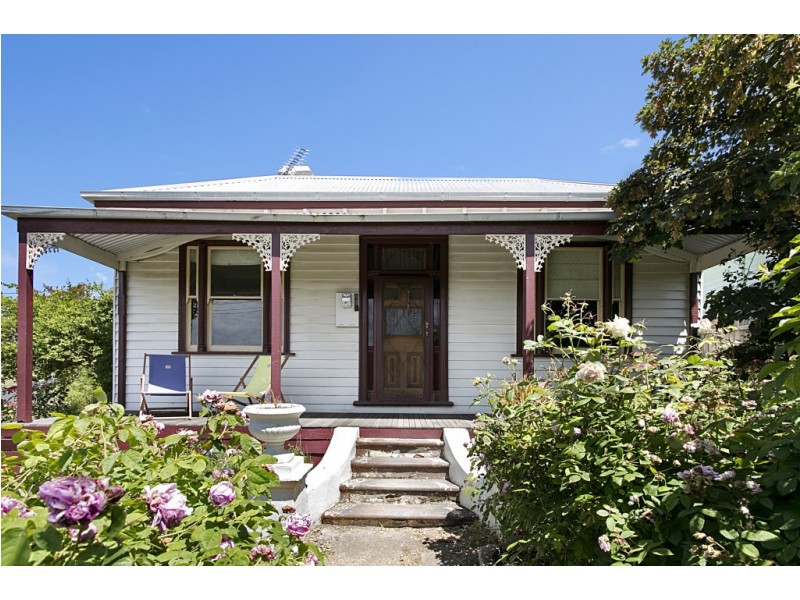 61 Farnsworth Street, Castlemaine VIC 3450