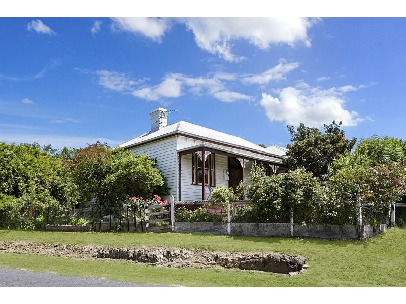 61 Farnsworth Street, Castlemaine VIC 3450