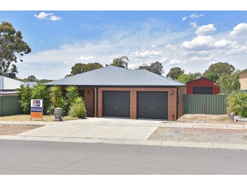 15 St George Park Drive, Kangaroo Flat VIC 3555