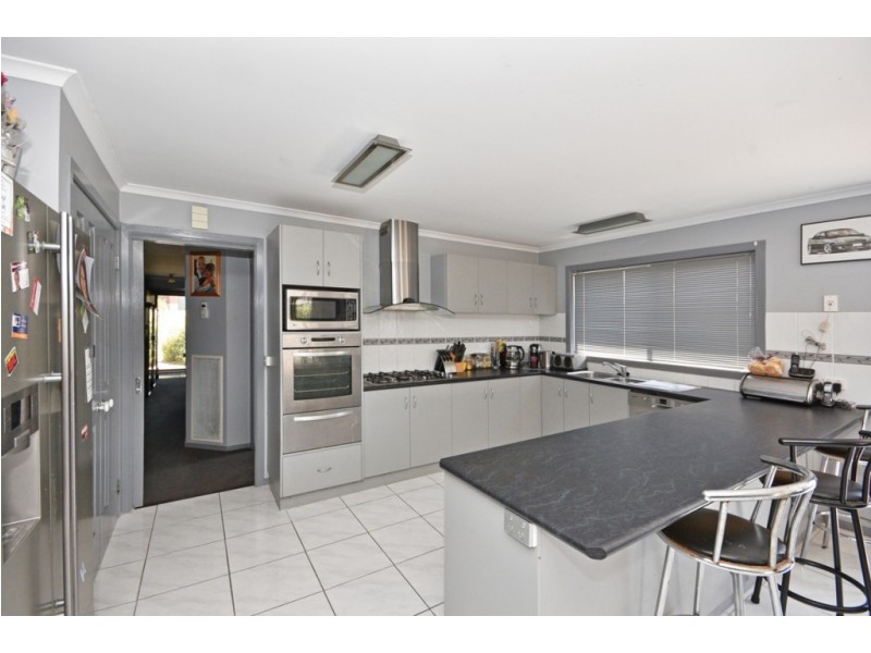 15 St George Park Drive, Kangaroo Flat VIC 3555