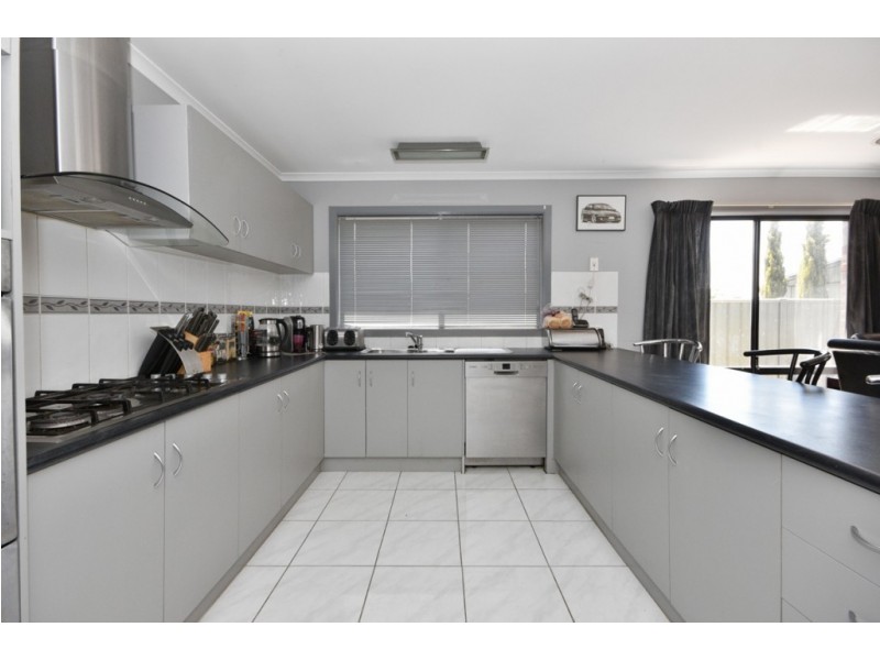 15 St George Park Drive, Kangaroo Flat VIC 3555