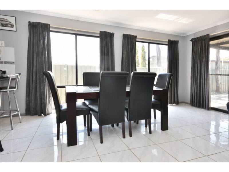 15 St George Park Drive, Kangaroo Flat VIC 3555