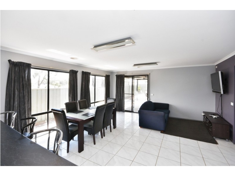 15 St George Park Drive, Kangaroo Flat VIC 3555