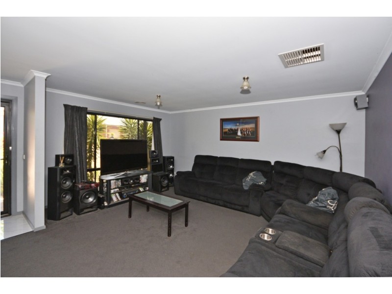 15 St George Park Drive, Kangaroo Flat VIC 3555