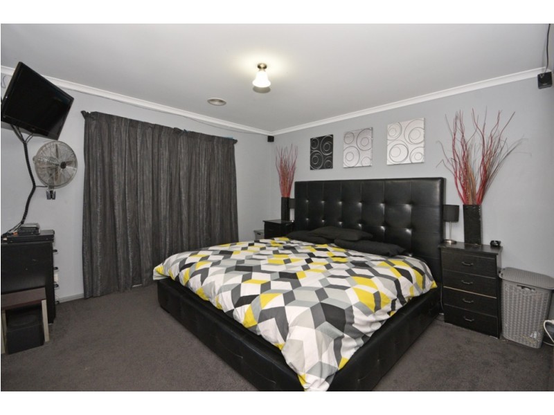 15 St George Park Drive, Kangaroo Flat VIC 3555