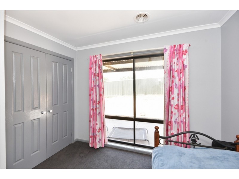 15 St George Park Drive, Kangaroo Flat VIC 3555