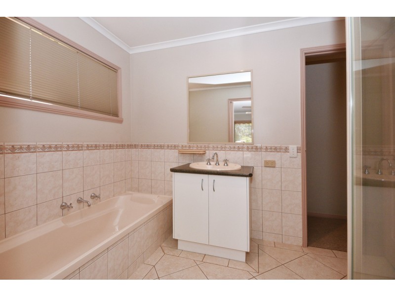 2/94 Browning Street, Kangaroo Flat VIC 3555
