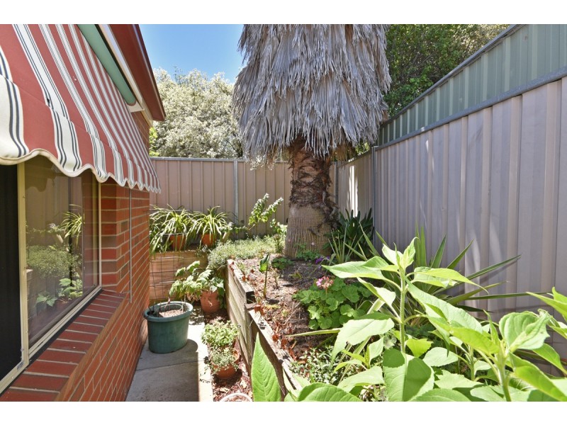 2/94 Browning Street, Kangaroo Flat VIC 3555