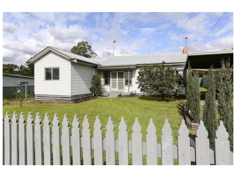 8 Martin Street, Golden Gully VIC 3555