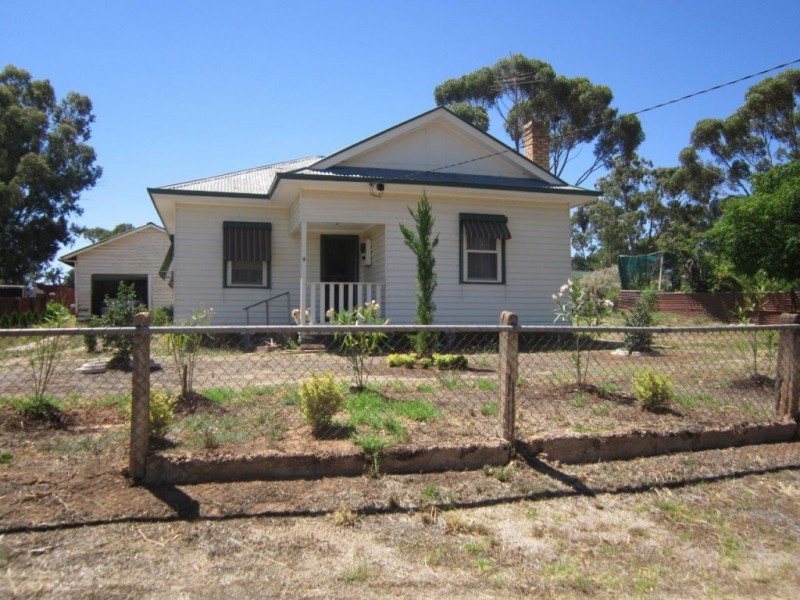 4 Edwards Street, St Arnaud VIC 3478