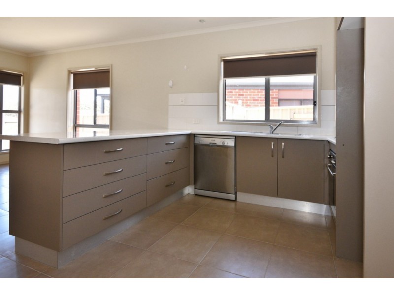 4B Alfreda Place, Golden Square VIC 3555