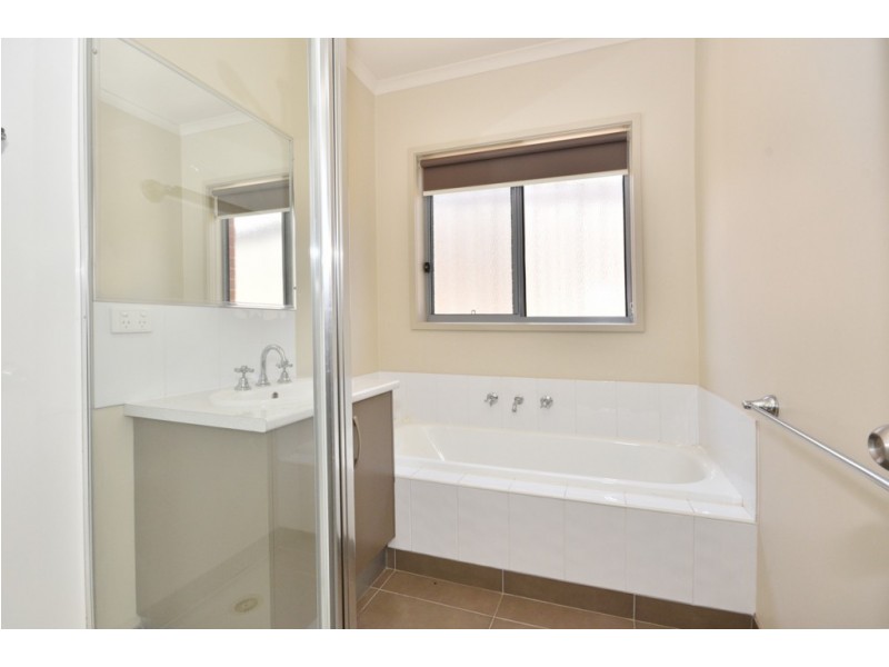 4B Alfreda Place, Golden Square VIC 3555